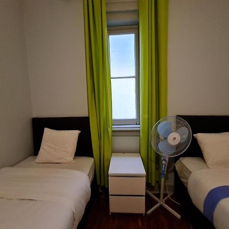 Shangri-La Hostel Anjos Lissabon Buitenkant foto
