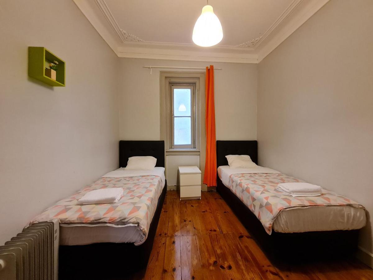 Shangri-La Hostel Anjos Lissabon Buitenkant foto