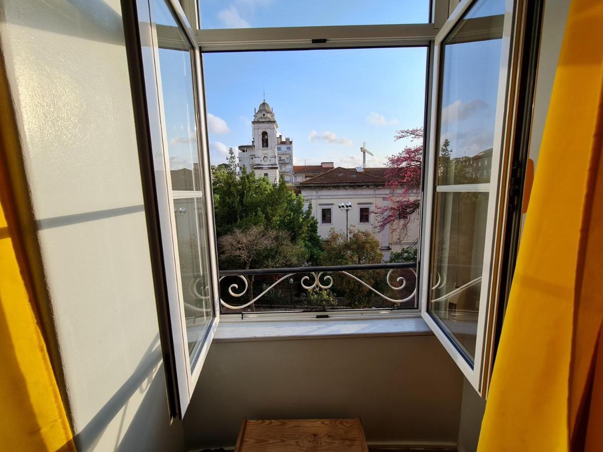 Shangri-La Hostel Anjos Lissabon Buitenkant foto